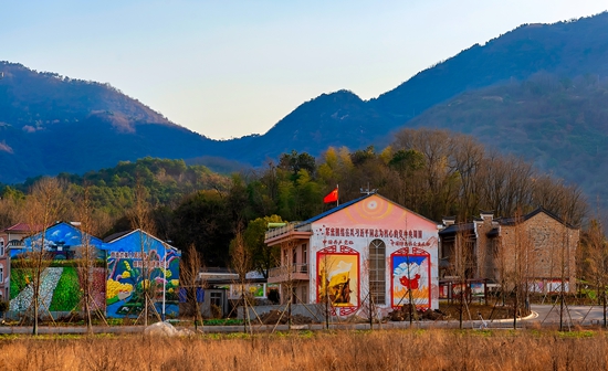 小村如畫  方國喜 攝.jpg