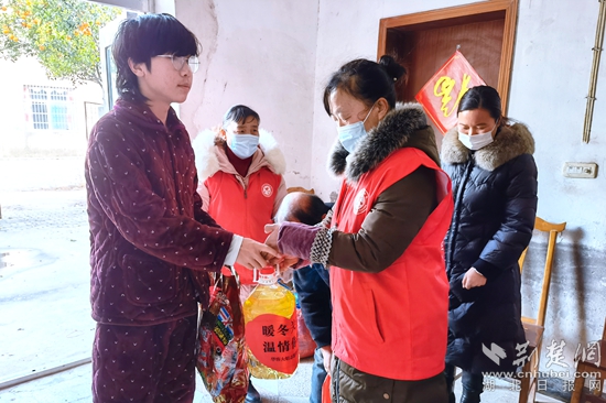 劉振羽 父死母改嫁，和爺爺奶奶一起生活，低保貧困戶 (3)_副本.jpg