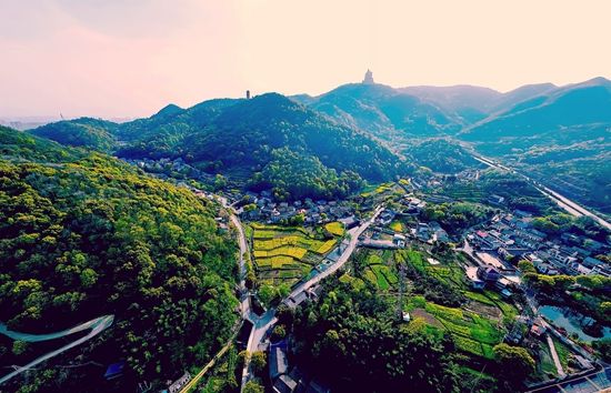 群山春染秀  黃開志 攝.jpg.jpg