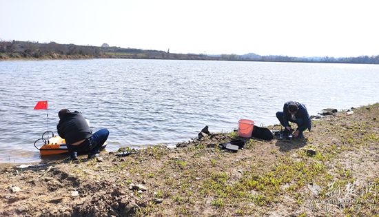 2022年3月8日，市生態(tài)環(huán)境局組織開展趙家潭水質(zhì)現(xiàn)狀調(diào)查研究。_副本.jpg