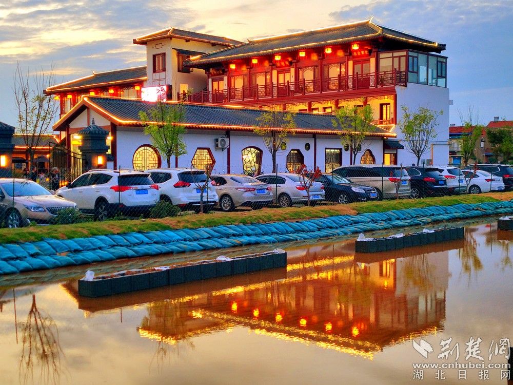 夜幕下的陶樓莊園。通訊員 程愛華 攝.jpg.jpg