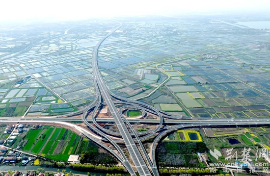 鐵、水、公、空立體式交通運(yùn)輸通道連線成網(wǎng)_副本.jpg