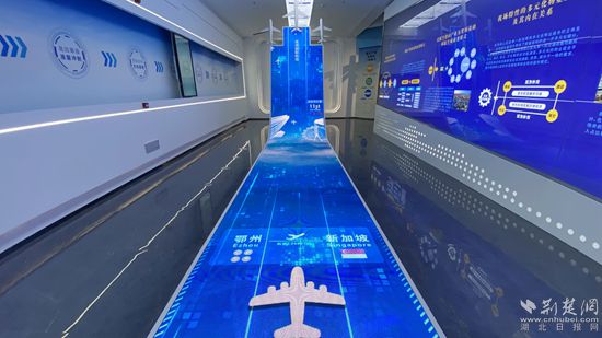 鄂州市臨空經(jīng)濟(jì)區(qū)招商展示中心展廳。記者 胡小軍 攝.jpeg