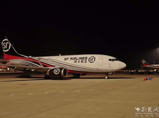 順豐B737-300駛向停機(jī)位。金康 攝.jpg